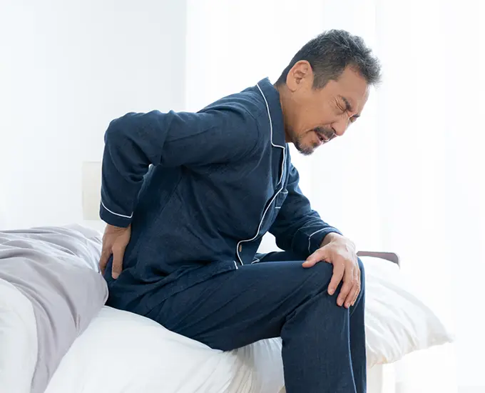 腰痛の男性