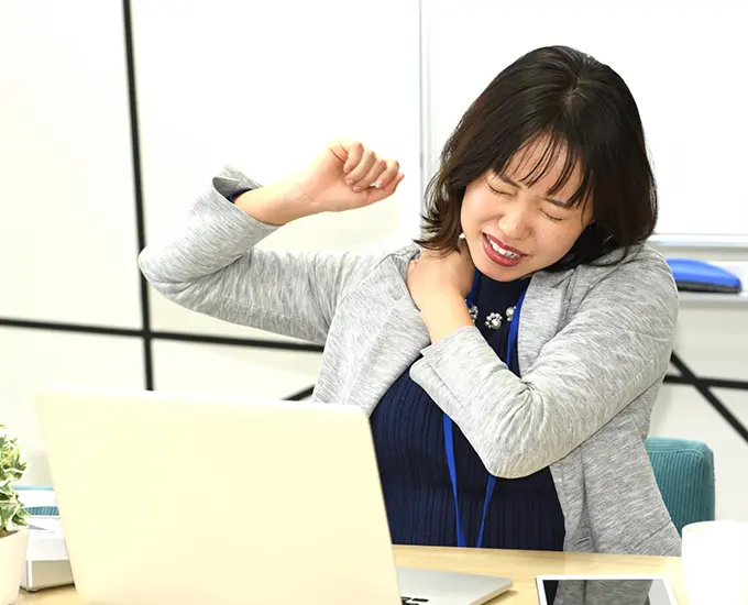 肩こりの女性