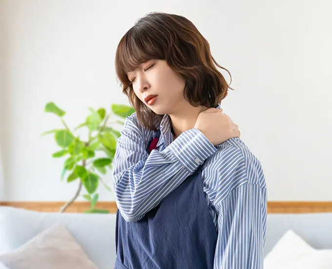 寝込む女性
